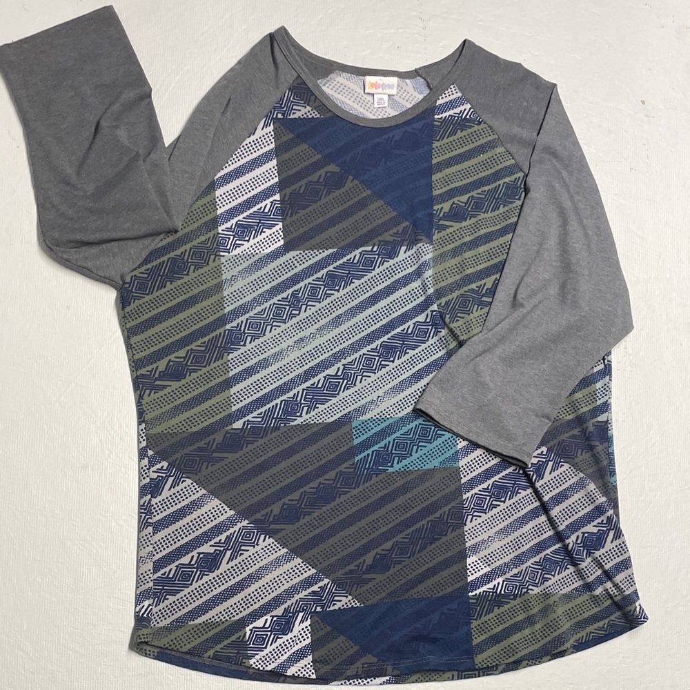 LuLaRoe Long Sleeve Shirt in Gray and Blue Geometric Pattern